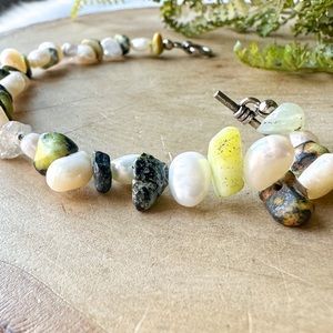 Green Serpentine Stone Chips & Pearl Bead Gemstone Silver Bracelet